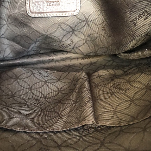Vintage Fossil shoulder bag. Brown distressed leather. - Picture 10 of 11